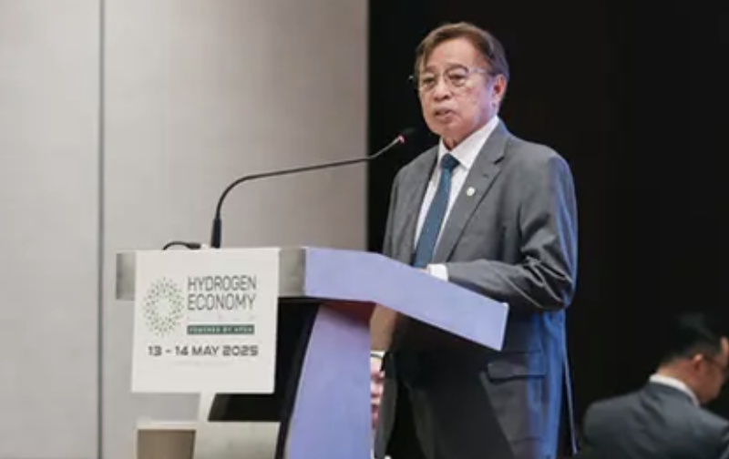 Sarawak PM unveils hydrogen economy roadmap at Forum 2025